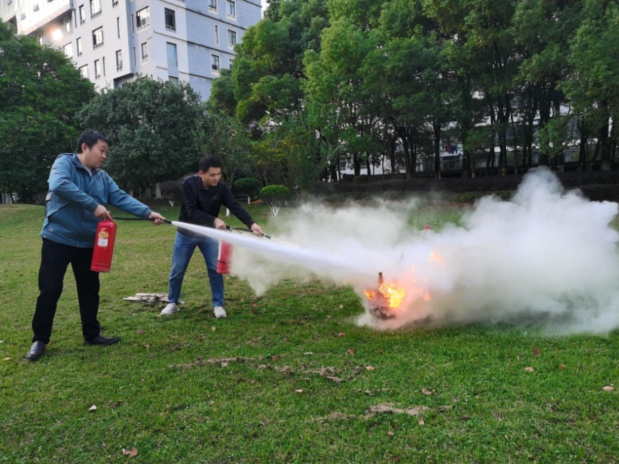 共筑安全防线，照亮前行之路 ——运营中心开展年度消防演练活动